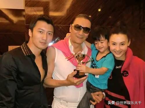 王菲谢霆锋牵手而行再现世纪牵手,王菲谢霆锋世纪牵手有多震撼