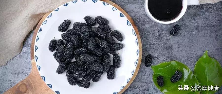 掉发头发少发际线高是什么原因,发际线起皮干燥有碎屑什么原因