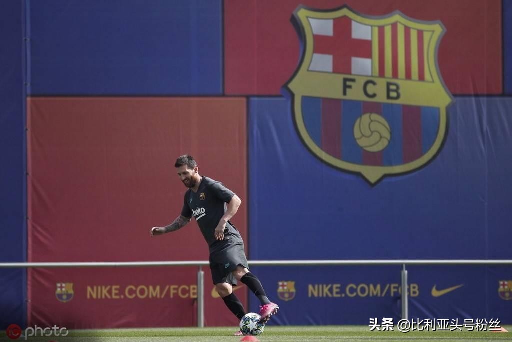 足球运动员腿型,足球运动员的脚越小越好吗