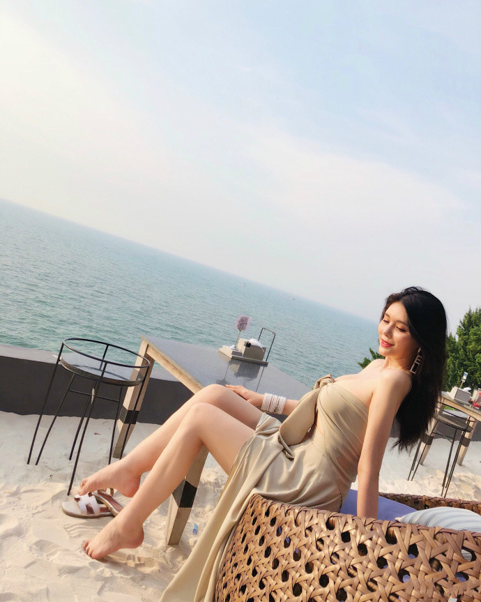 斗鱼颁奖：张琪格拿“2018优秀网游竞技主播”，引来网友一片讨伐