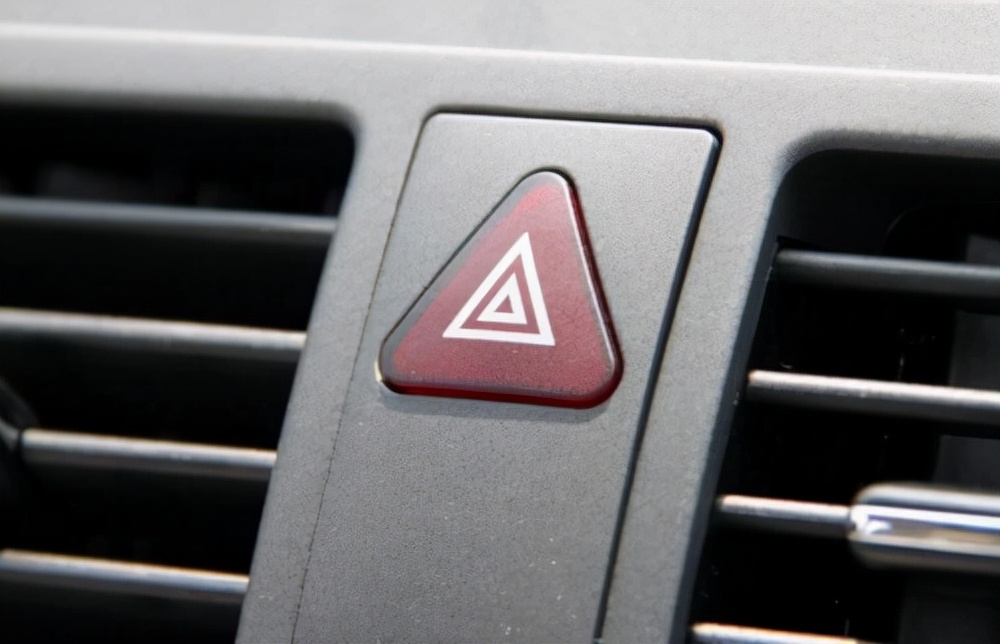 汽车上需要注意的几个警示灯,车上亮这些灯就要注意了