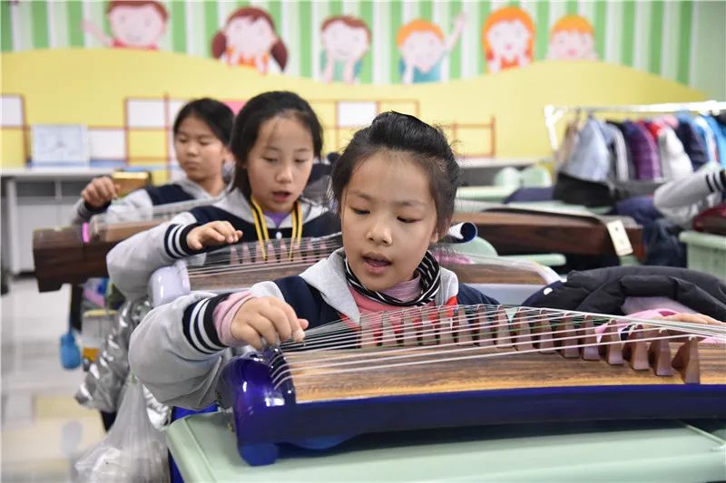 小学有特点的社团活动课,胶州市第六实验小学运动会