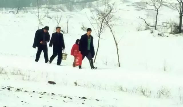 九张折射过年气氛的照片,百张罕见的过年老照片这才是年味