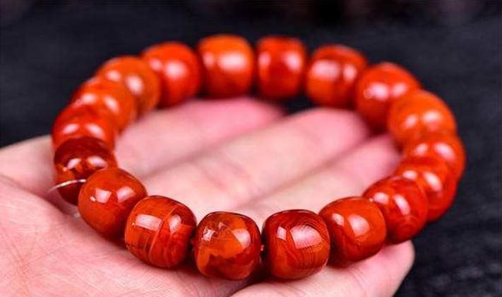 玉石手串不佩戴时如何保养,佩戴的金丝楠手串怎么保养