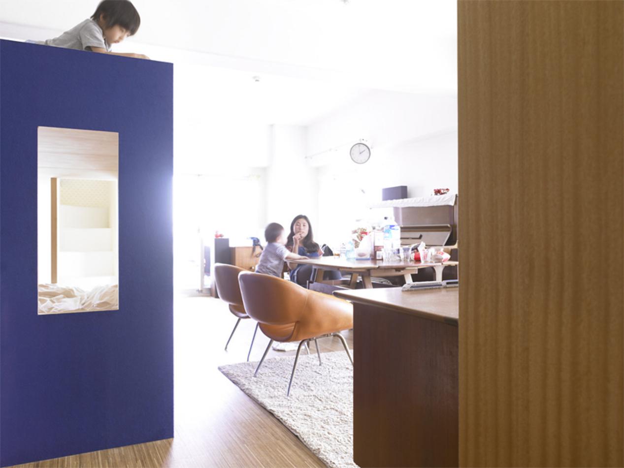 71平房子住6口人，4个孩子每人房间仅2㎡爬着进去，像睡在壁橱里