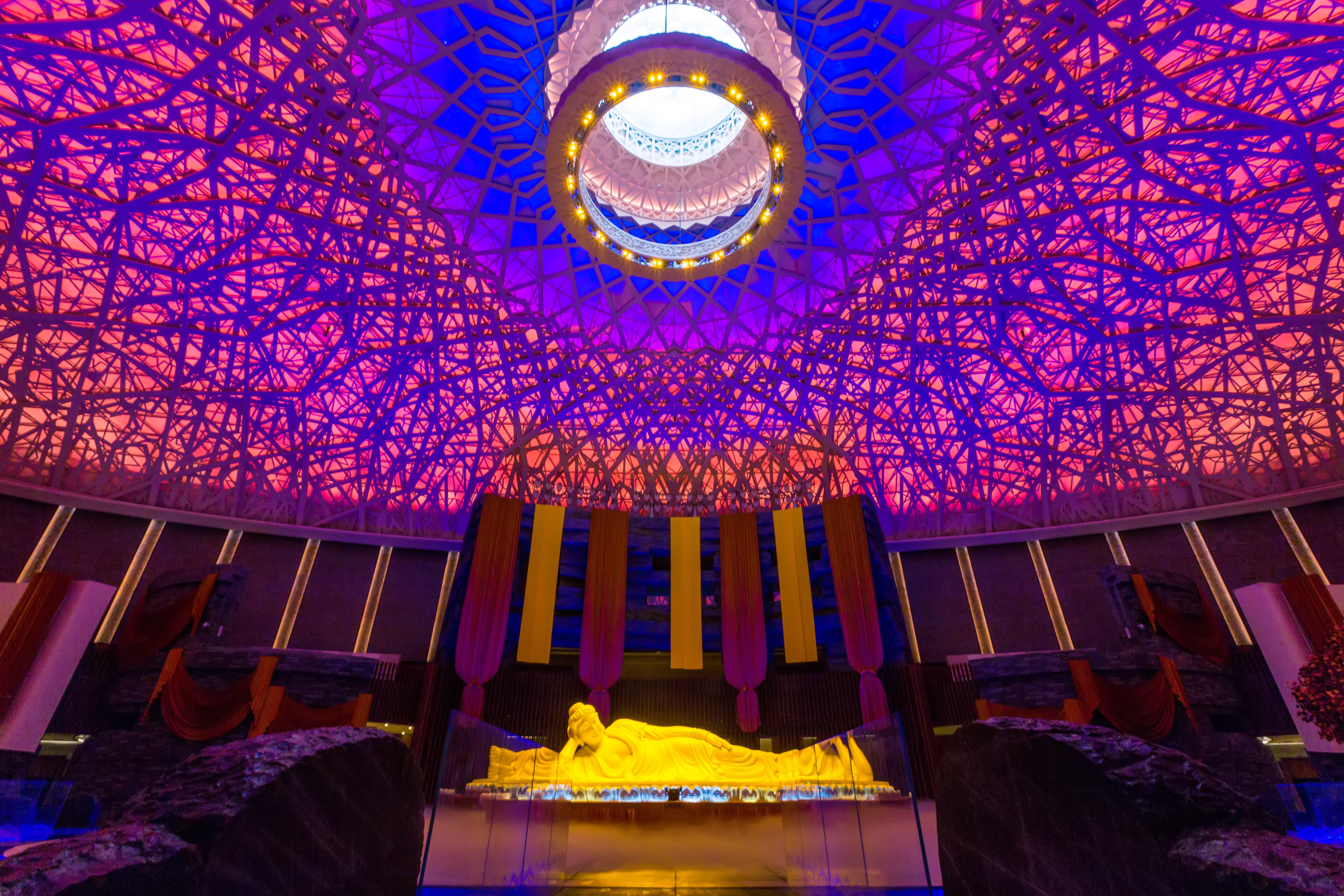 释迦牟尼佛的头盖骨,释迦牟尼25岁等身像之谜