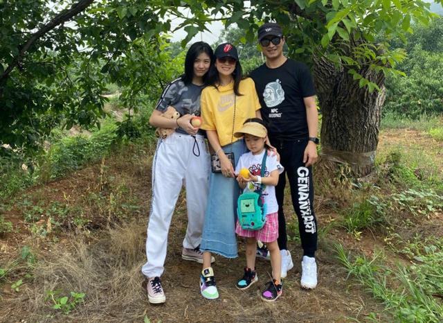 汪峰女儿小苹果跳舞视频,汪峰大女儿露脐热舞