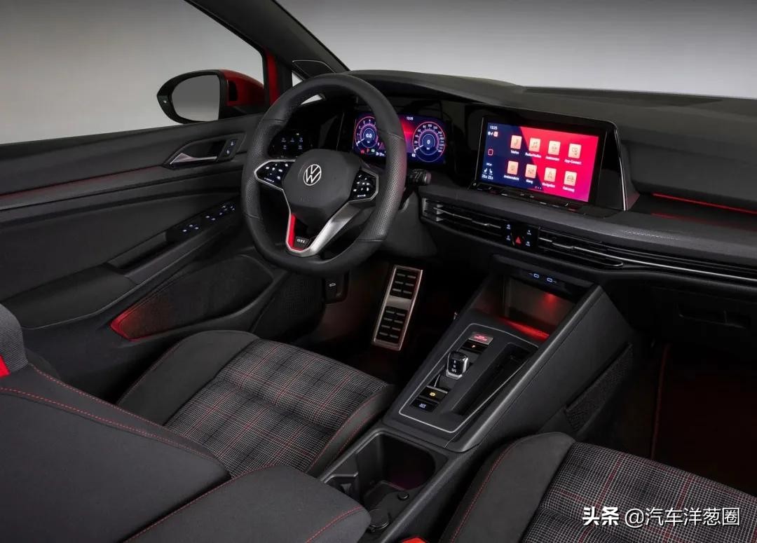 宝马发布全新车标,宝马蓝天白云标改黑白标