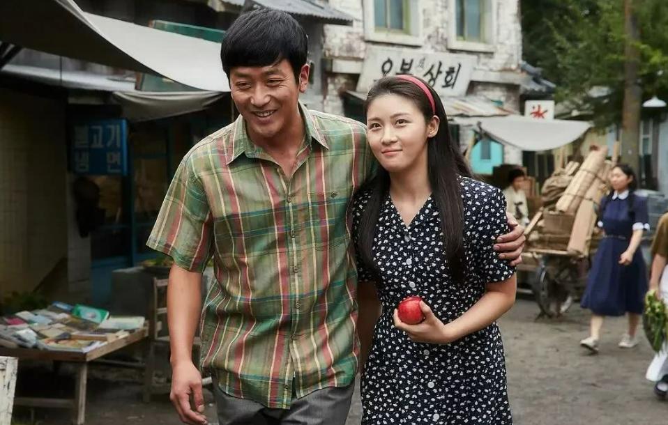 许三观卖血记中国小家庭的血与泪,许三观卖血记最后一次卖血哭了