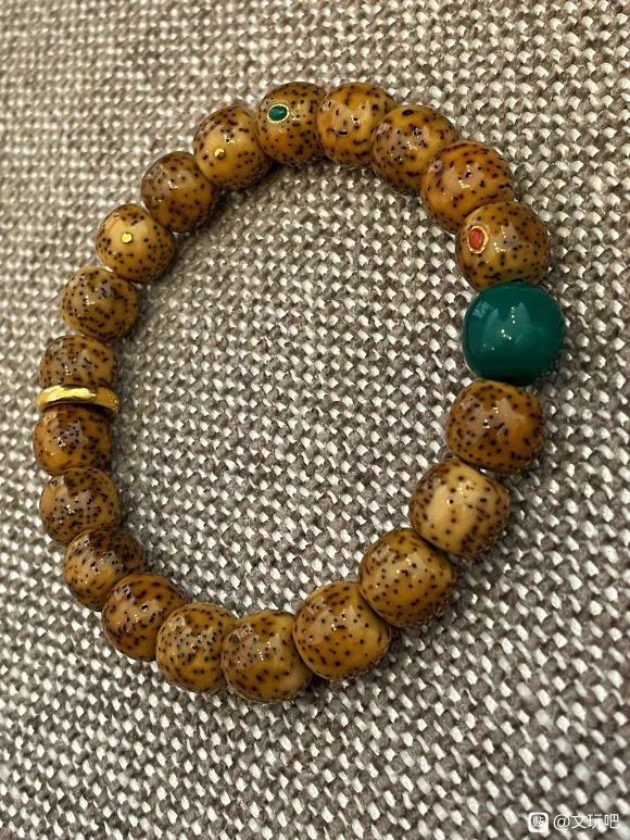 高格调手腕配饰,秋季时尚小配饰