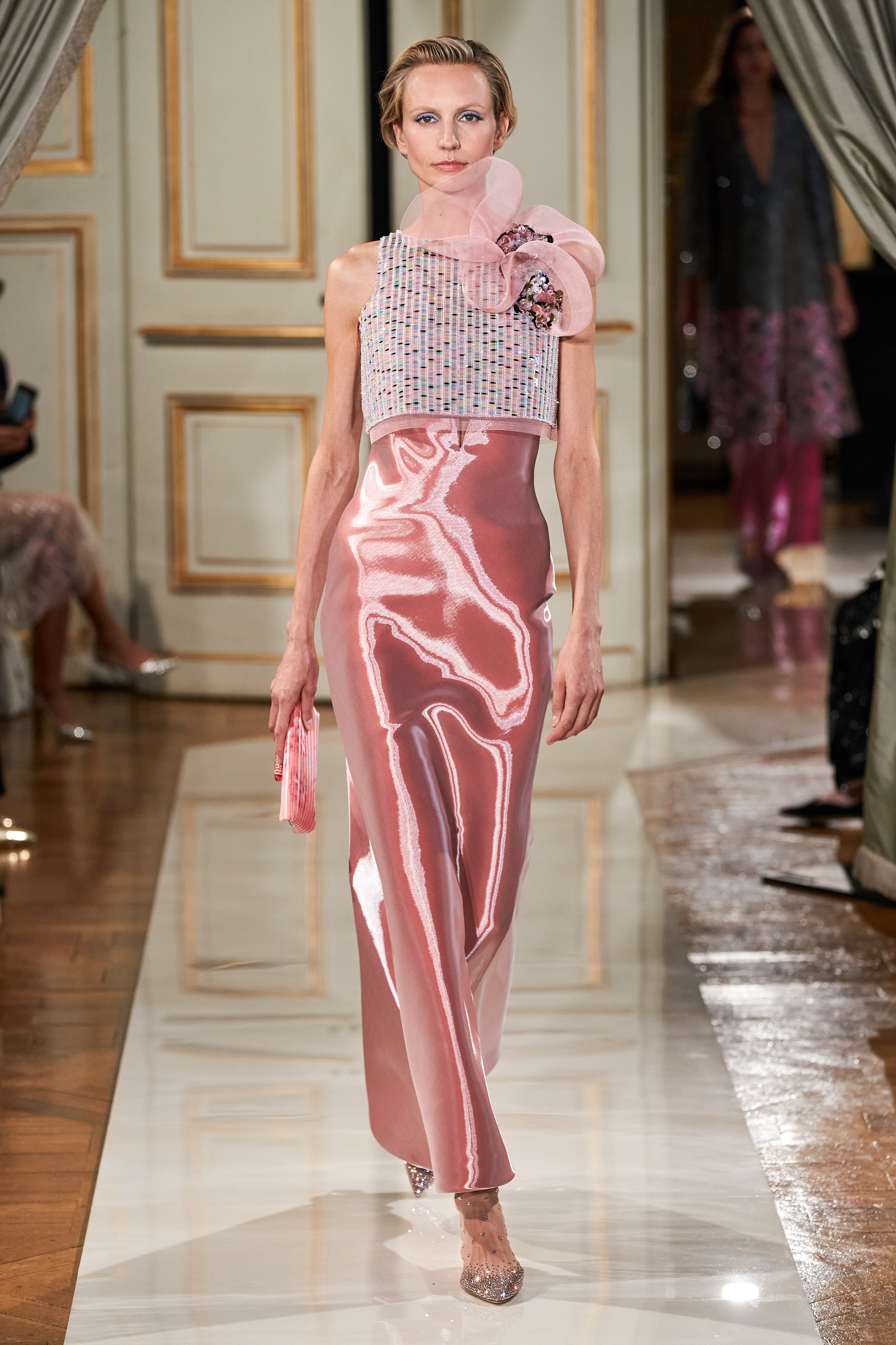 阿玛尼armani高定设计师,阿玛尼2018高定春夏女装