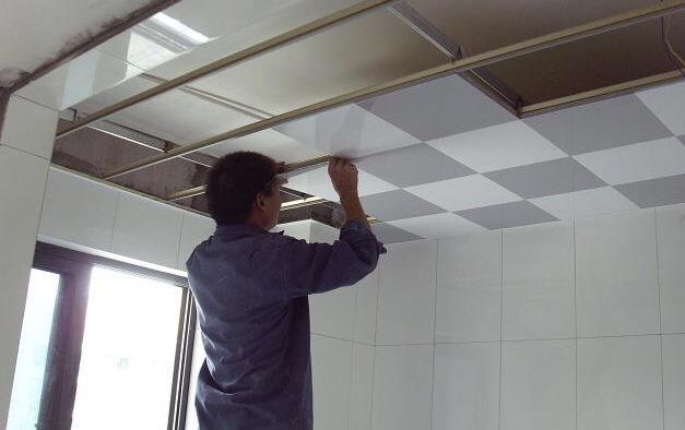 卫生间铝制吊顶发霉怎么去除,卫生间吊顶防潮材料