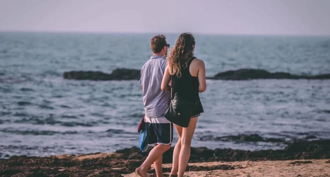 女人对你动心的迹象三个反常,男人对某个女人动心的反常行为