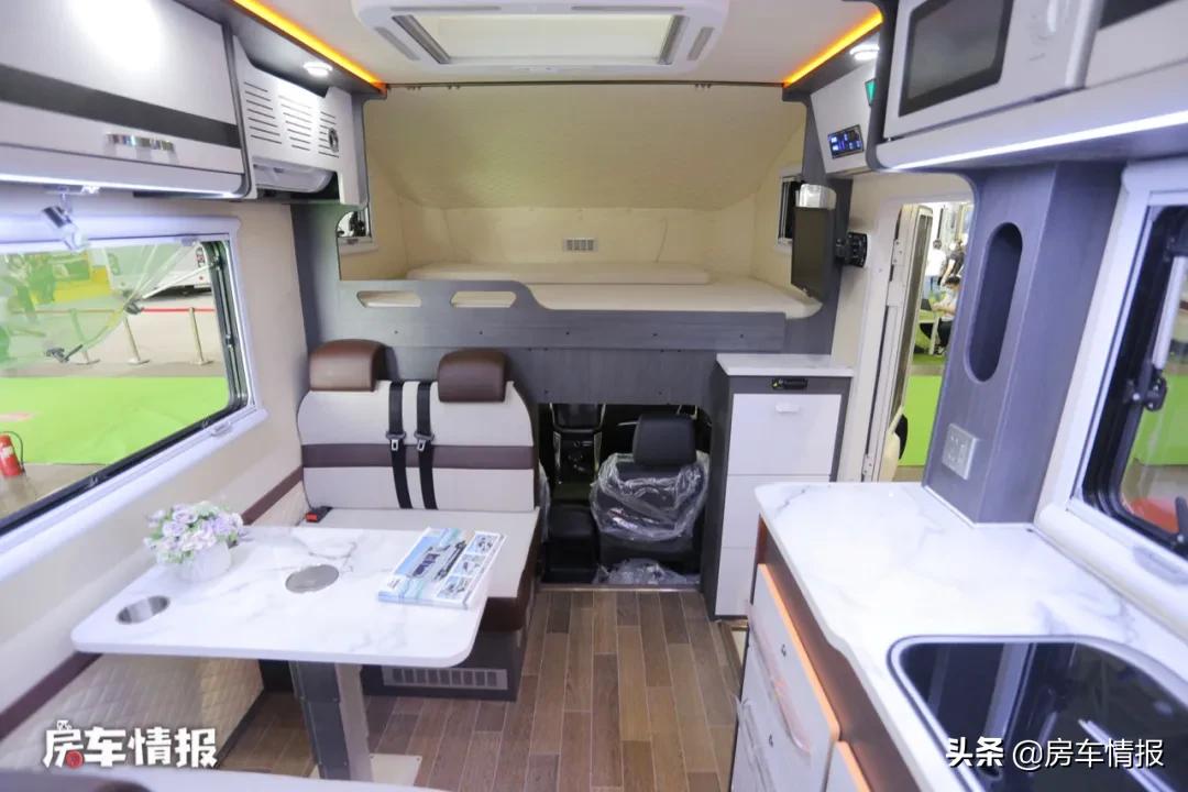 家用商旅两用房车柴油四驱版,福客特猛虎3.5四驱柴油房车