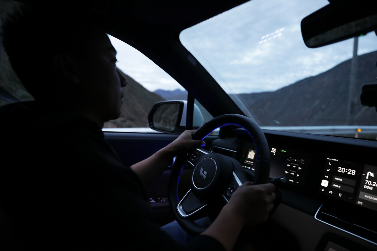 理想one启动电瓶能单独充电吗,理想one能给车自动充电吗