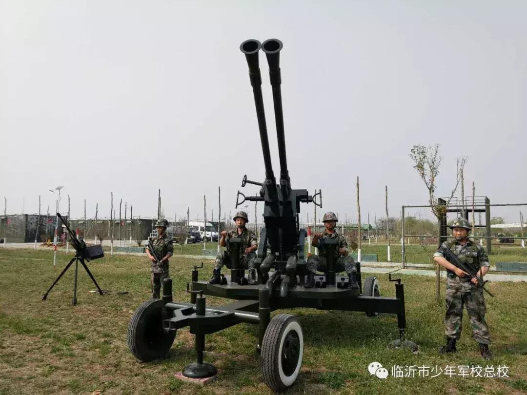 少儿军事夏令营暑假班,军事夏令营助力孩子们实现蜕变