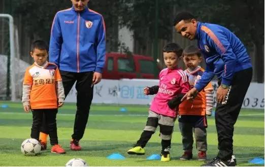 城超人物陕西莱奥符鸿峰：让外援享用教小朋友足球的快乐