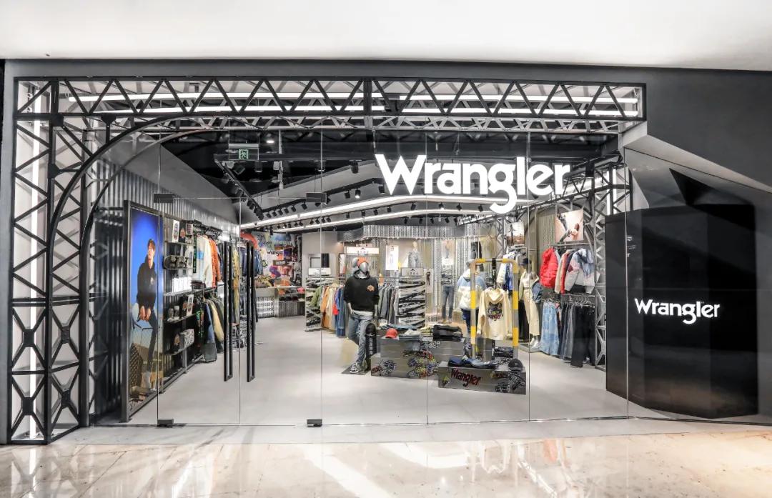 Forever21母公司估值达127亿美元；UR广晟旗舰店年销售额突破亿元