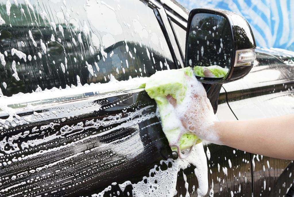 冬天洗车要不要去洗车店,天气冷的时候洗车店是怎么洗车的