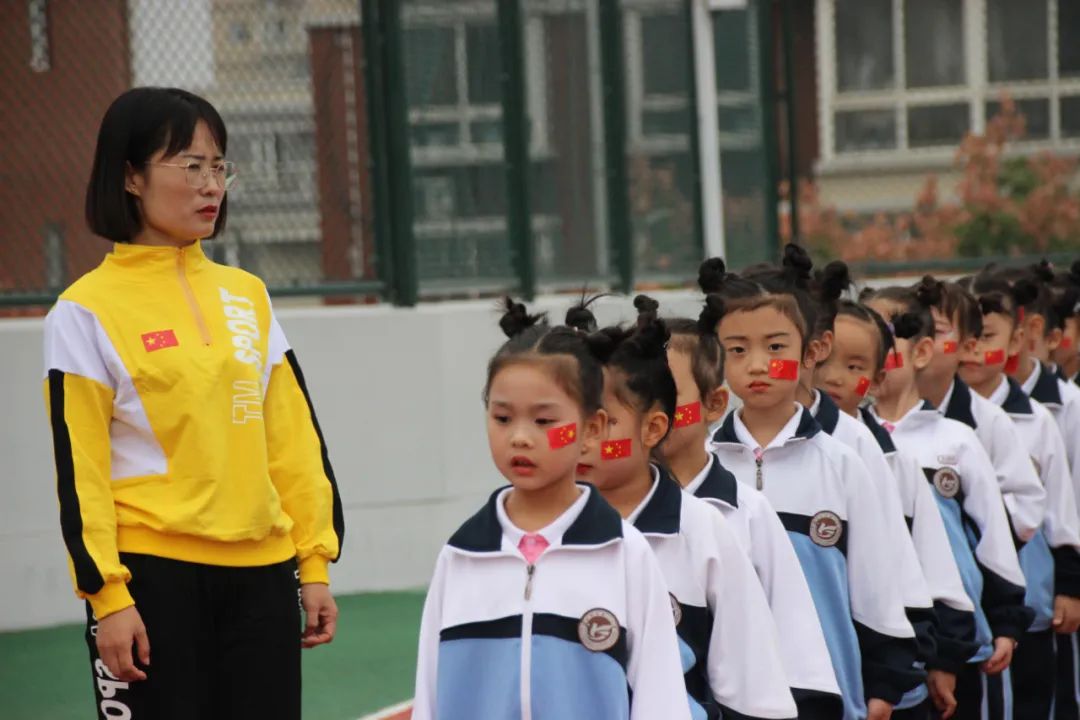 建*党**百年喜迎国庆节——西安经开第二小学队列队形广播*比操**赛