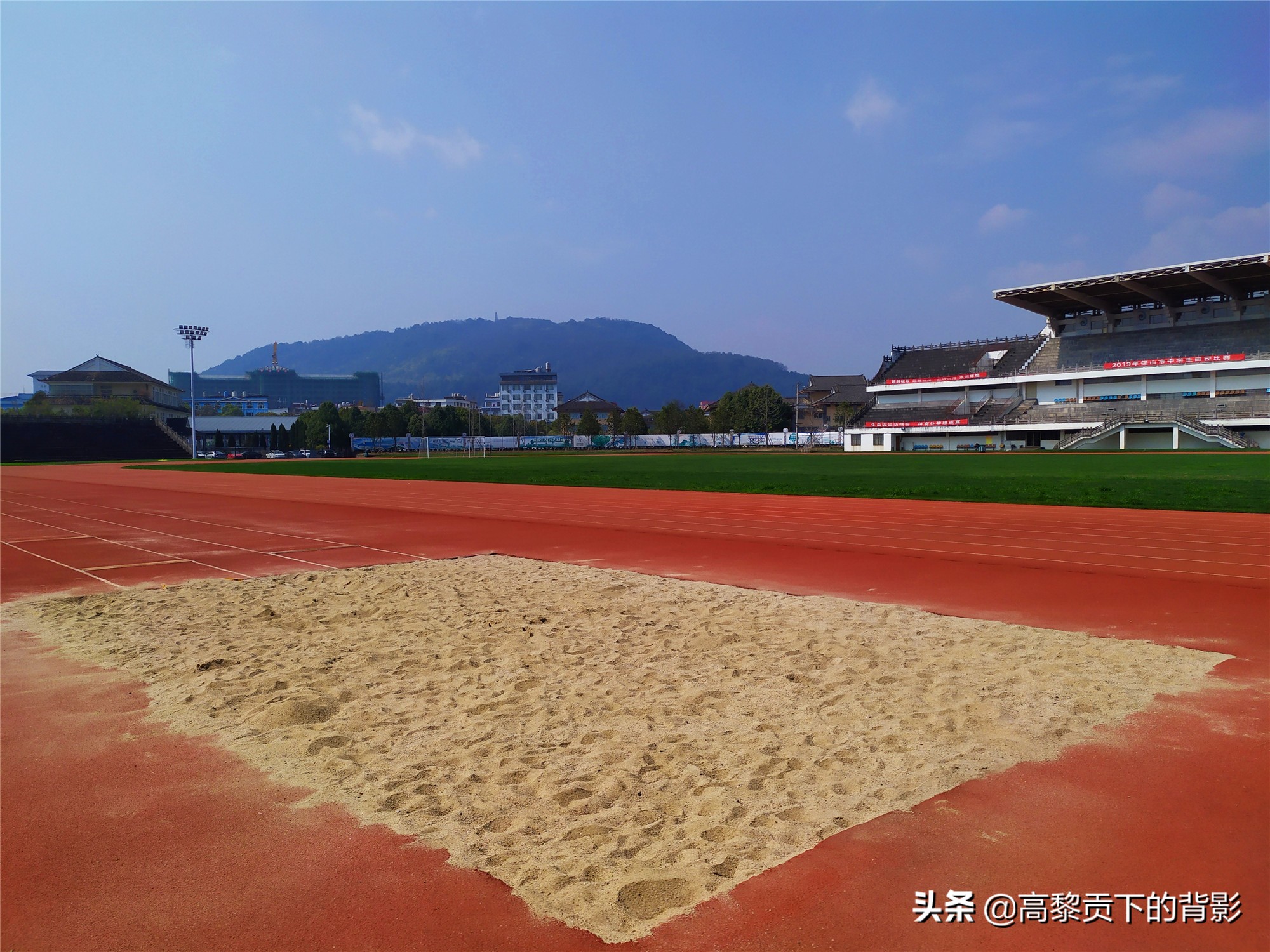 云南腾冲偶遇篮球赛顺便看看腾冲的体育设施如何？