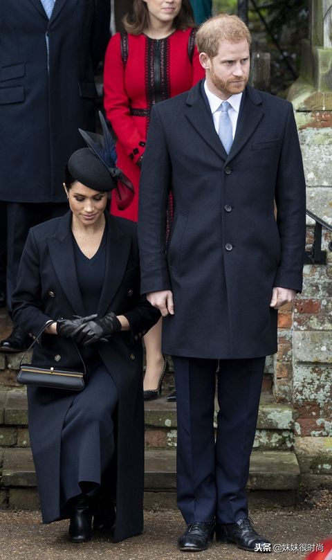 梅根屈膝,梅根屈膝礼