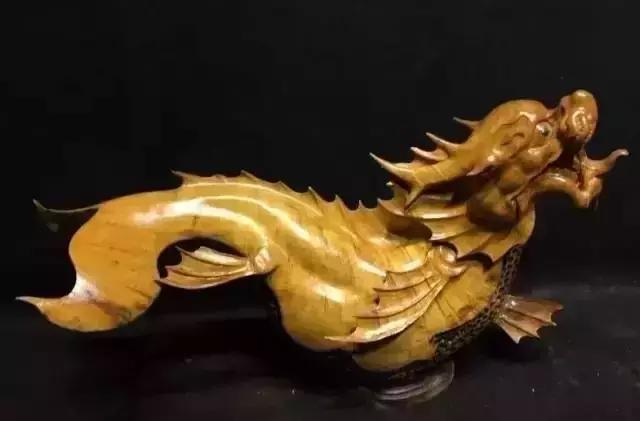 木雕兽头什么寓意,长颈鹿木雕婚礼摆件有什么寓意