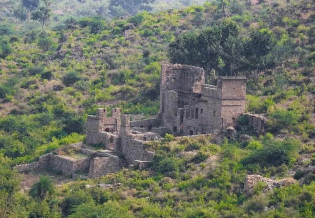 恐怖电影中真实存在的鬼屋,盘点恐怖片中最容易闹鬼的场所