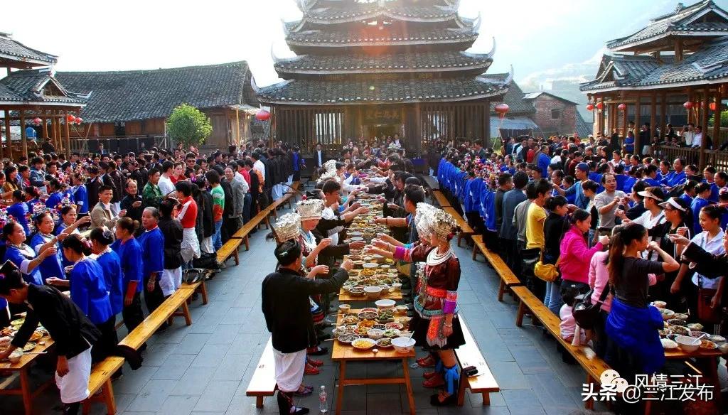 明天早上八点半中央电视台综合频道朝闻天下直播三江号始发，敬请收看