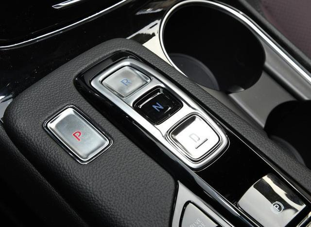 别克昂科威跟现代胜达,别克昂科威和现代胜达