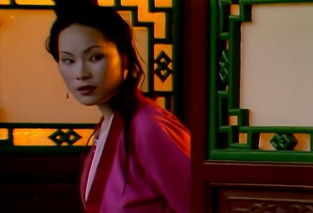 她竟把偌大贾府当做自己的后宫，把公子哥儿当成了自己的三宫六院