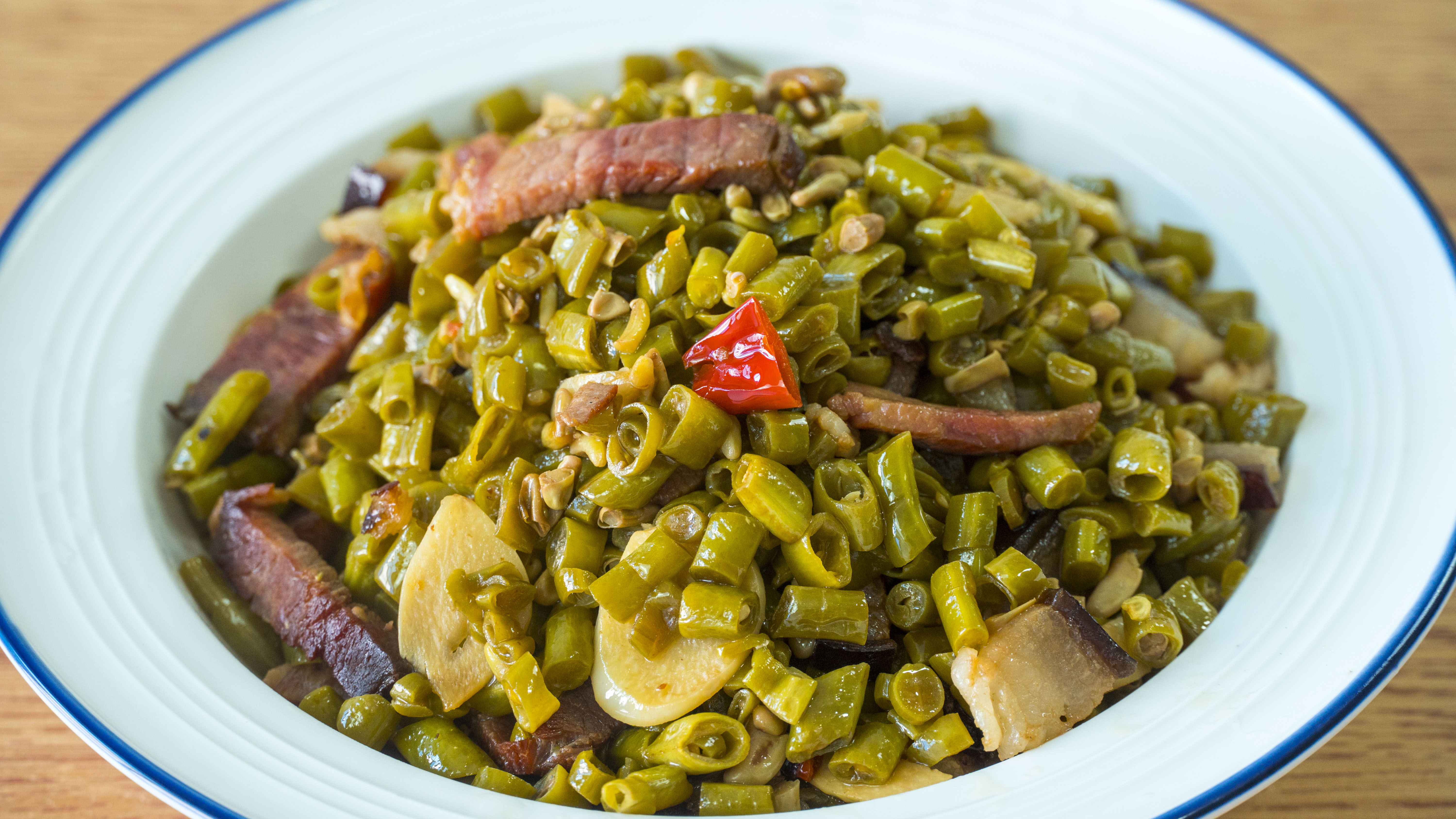 水瓶做酸豆角的方法,矿泉水瓶腌豆角的家常做法