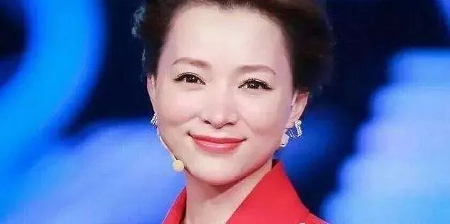 原来海霞和康辉是这层关系，看了那么多年《新闻联播》才知晓