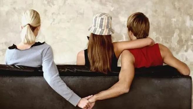 婚外情男人有点动心又怕情人纠缠,男生恋爱中梦到自己出轨