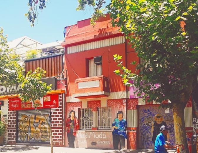 爱他就投其所好，站姐为金俊勉寻找智利彩墙，可惜里兜去了洛杉矶