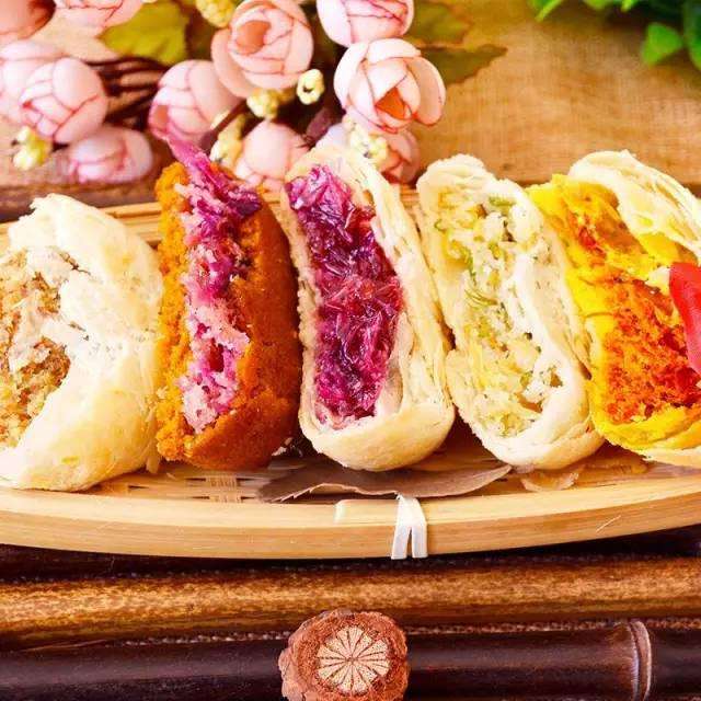 来云南一定要品尝一下鲜花饼,云南鲜花饼和其他饼有什么不同