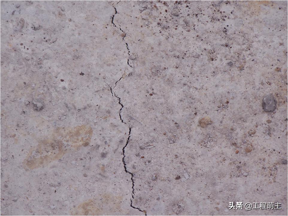 混凝土现浇板最大裂缝宽度允许值,钢筋混凝土现浇楼板裂缝怎么处理