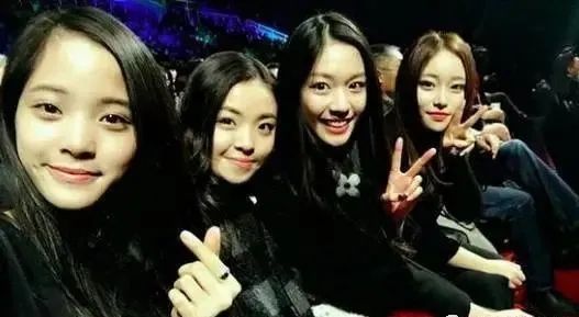 “群聊3姐妹”曾言论惹争议，今王文也逐梦导演圈，另外2位怎样了