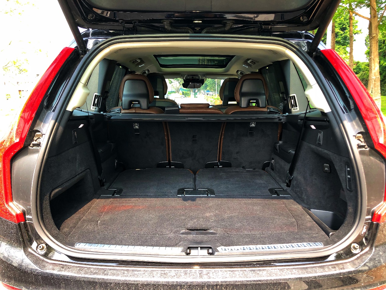 沃尔沃xc90七座高科技安全配置,沃尔沃xc90与s90哪个更安全