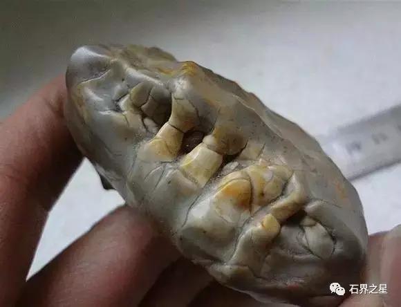 捡到这些石头不要扔,在海边捡到这些石头千万不要丢