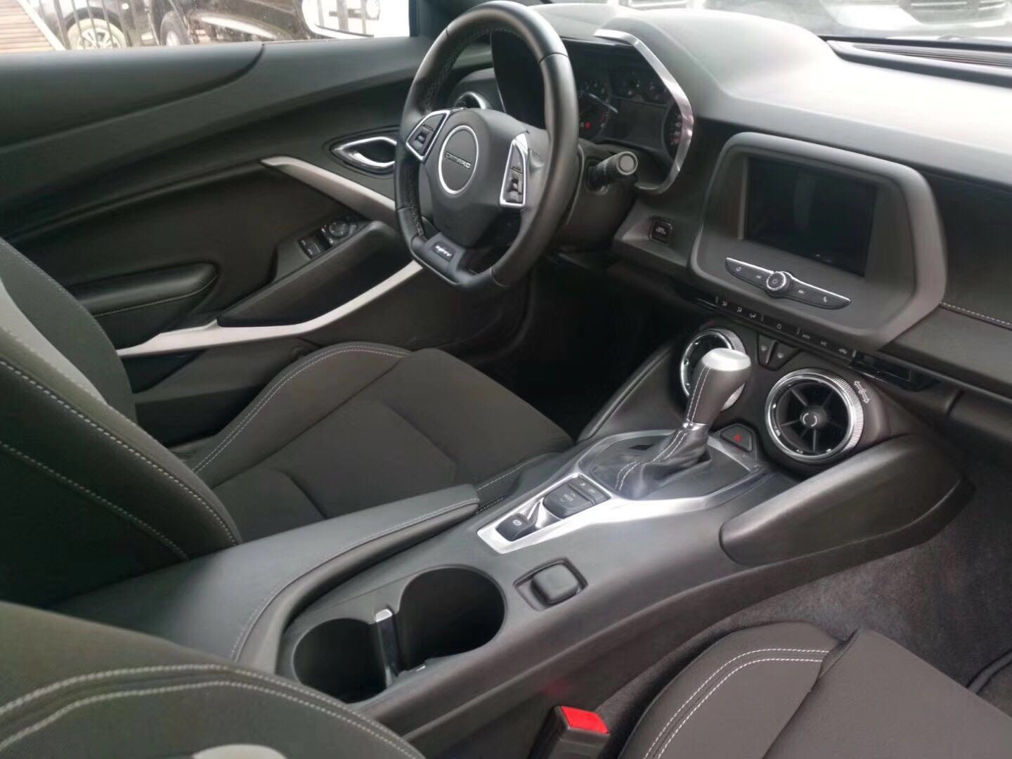 雪佛兰科迈罗四座敞篷天津港价格,雪佛兰科迈罗zl1黑武士敞篷