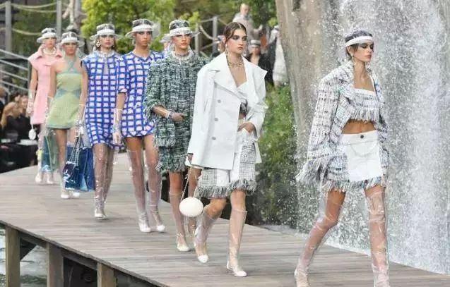 答应我，就算*裤内**晒不干，雨季也不能瞎穿！