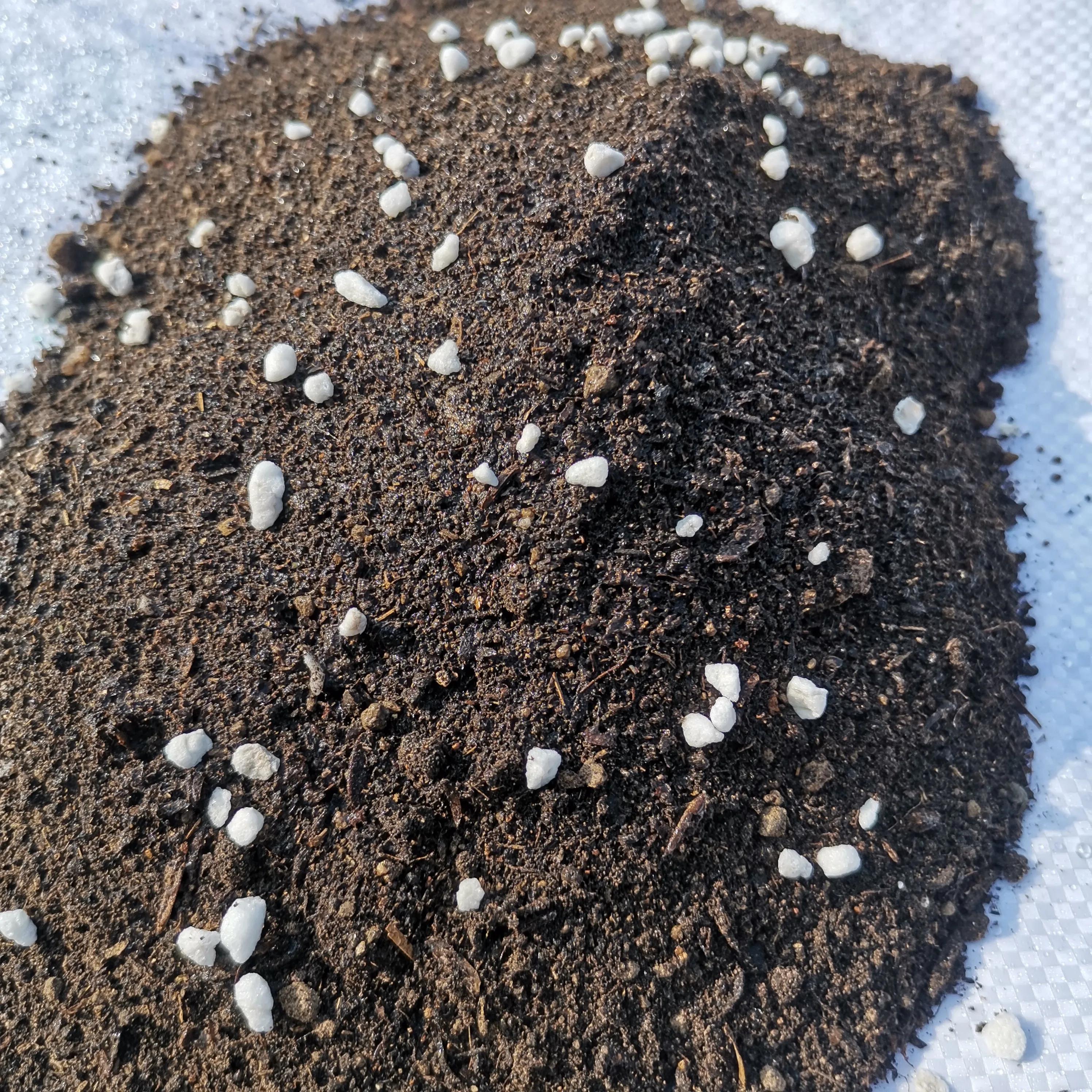 种花用椰糠土好还是用营养土好,种花选择哪种营养土好