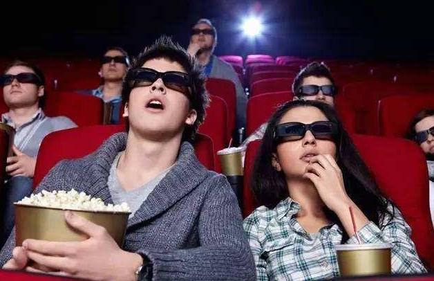 豆瓣7.1，烂番茄26%，精分般的评价背后是两国电影的文化之争