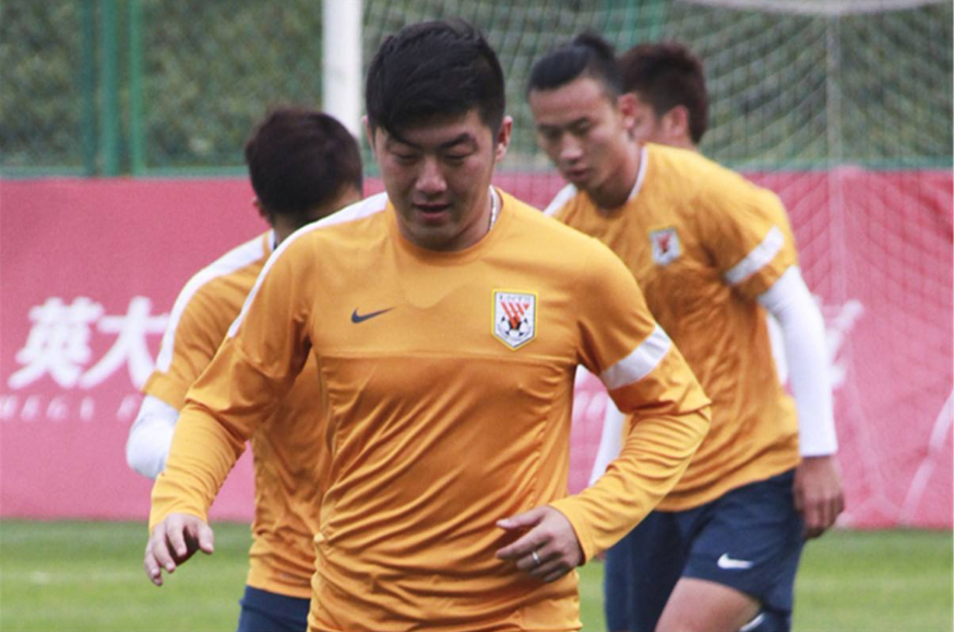 李霄鹏一席话解释格德斯为何未上场状态勇猛却难与费莱尼争位置