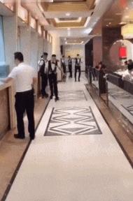 搞笑gif狗子我为这个家操碎了心,搞笑gif图片狗子都开始学坏了