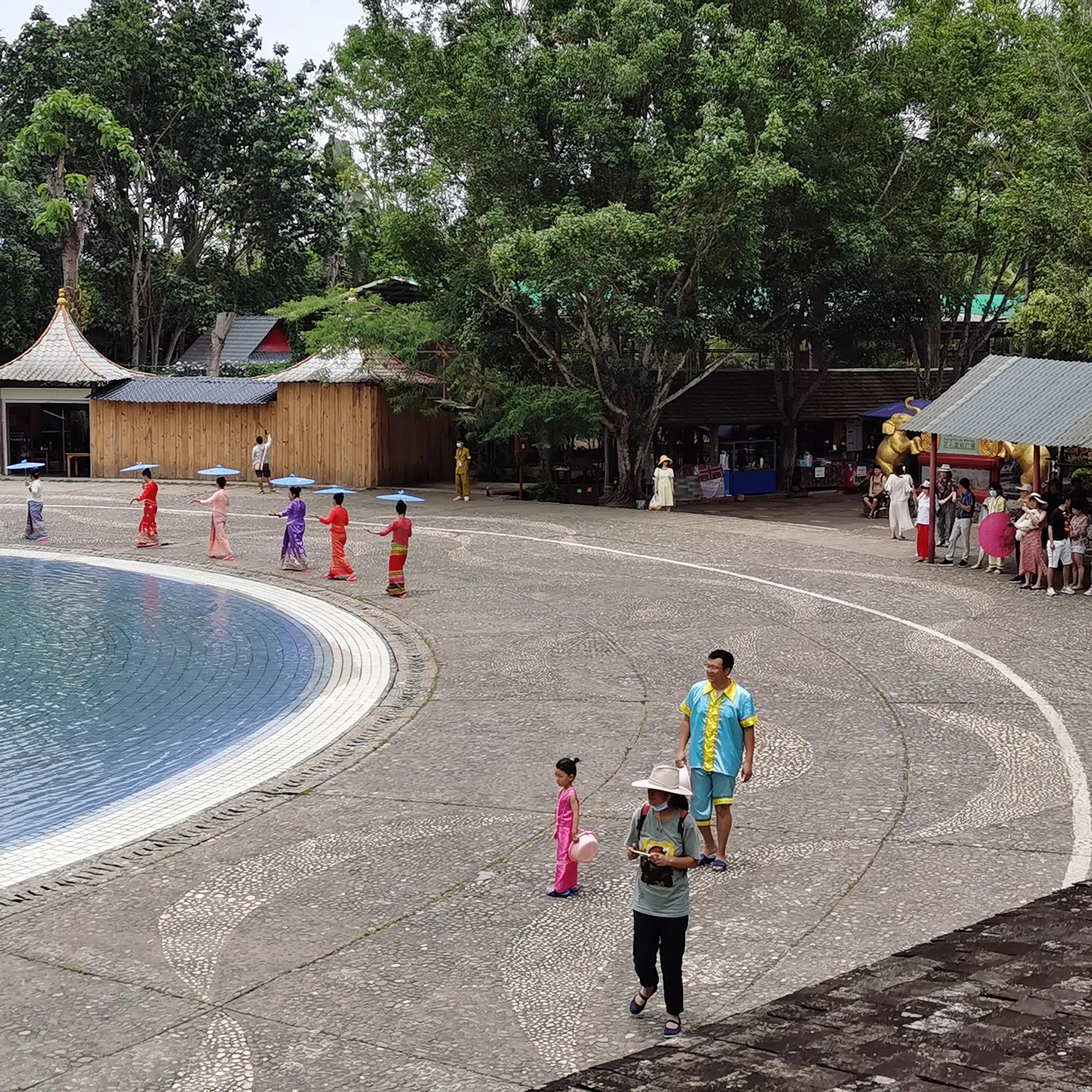 西双版纳曼远村游,西双版纳自由行一天攻略傣族园