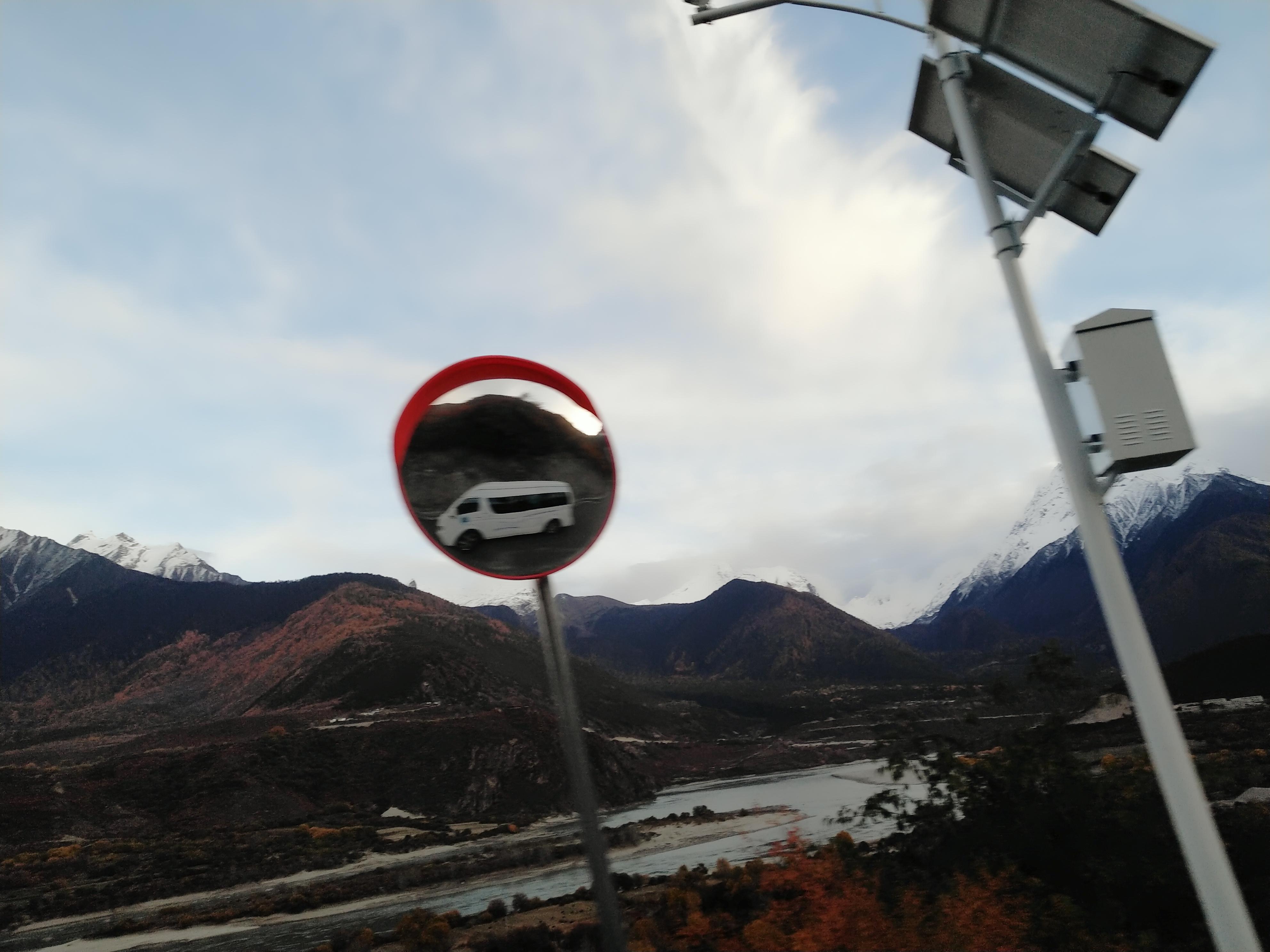 混迹*藏西**数日，最终落荒而逃，只因路上一景让我等俗人无地自容