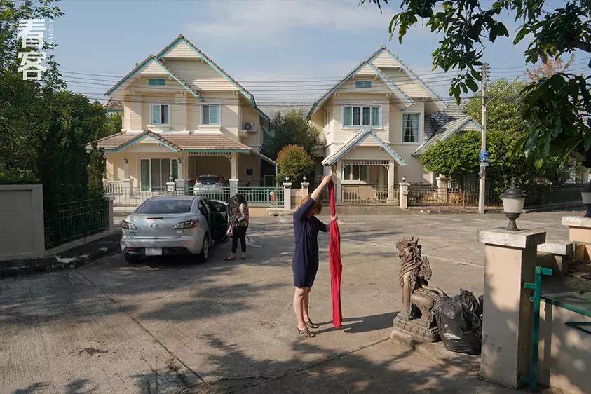 为了孩子上学全家都搬到县城好嘛,为了孩子上学全家去异地