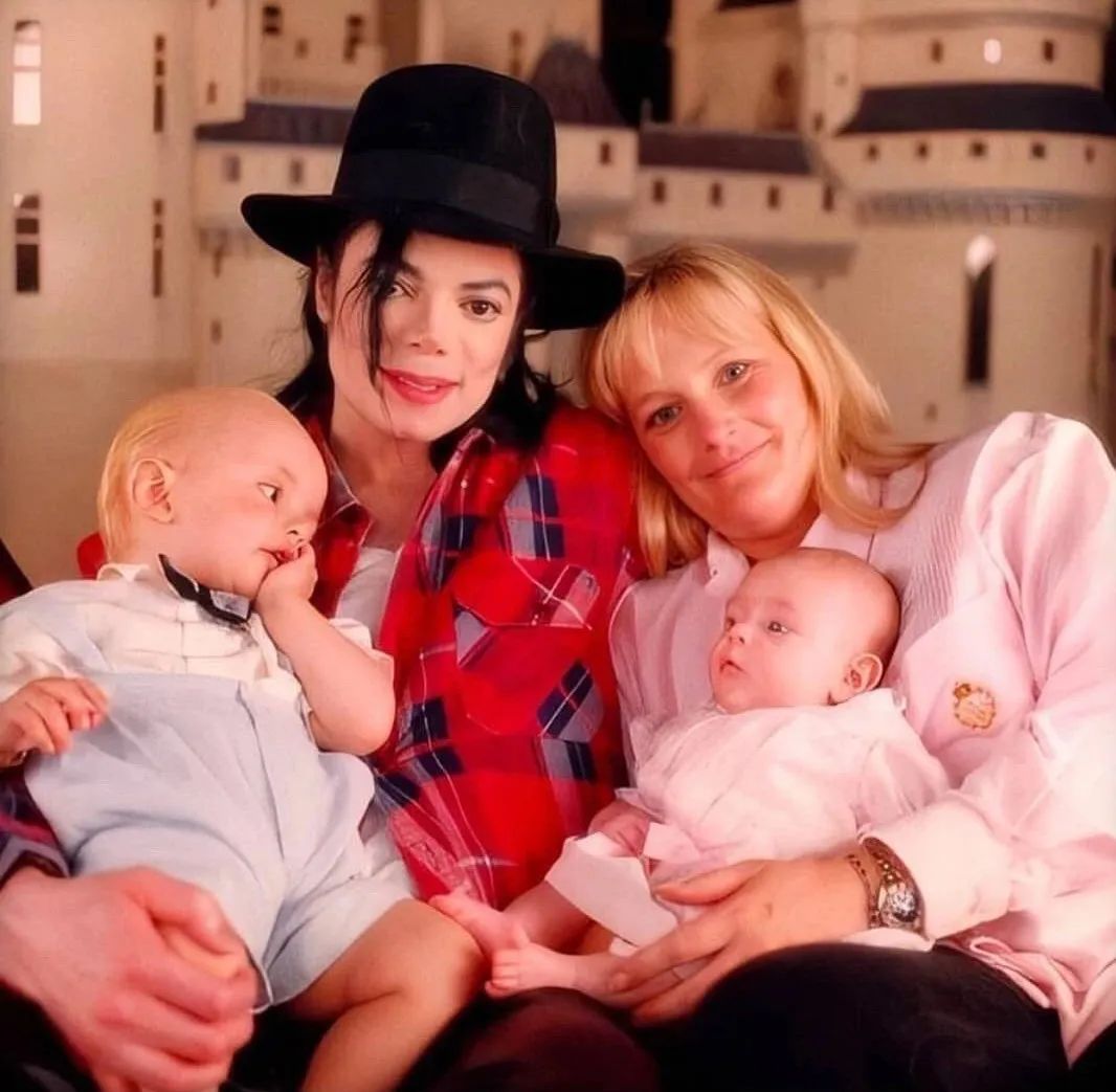 迈克尔杰克逊女儿追悼会发言,迈克尔杰克逊的第三个孩子现状